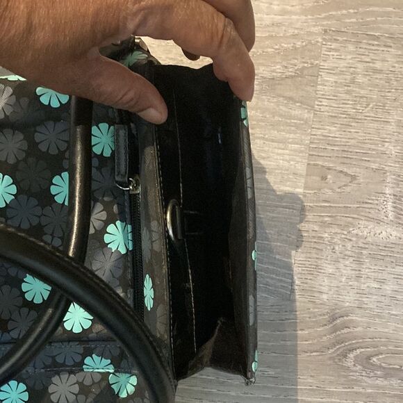 Slice Signature Series Handbag Carrybag Tote - Picture 7 of 9